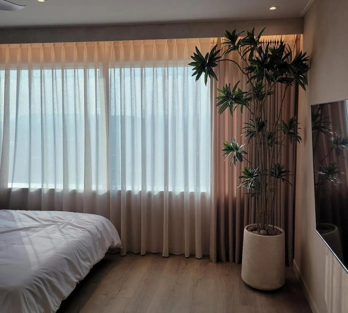 Hongdae Cozy Space13, Near Hongdae Station, City View, Pleasant And Cozy, Stylish House Seoul South Korea