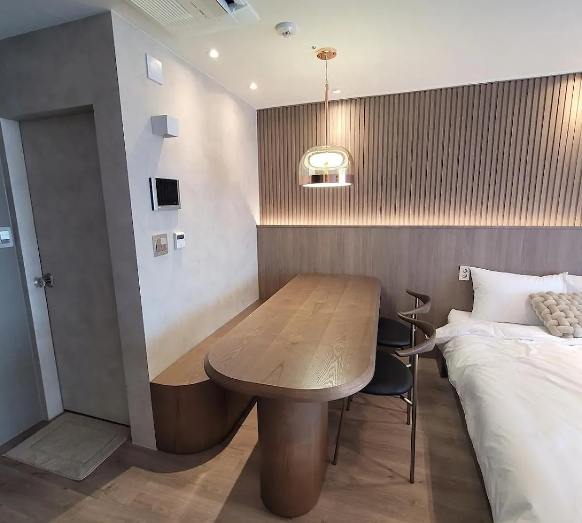 Apartment Hongdae Cozy Space13, Near Hongdae Station, City View, Pleasant And Cozy, Stylish House Seoul